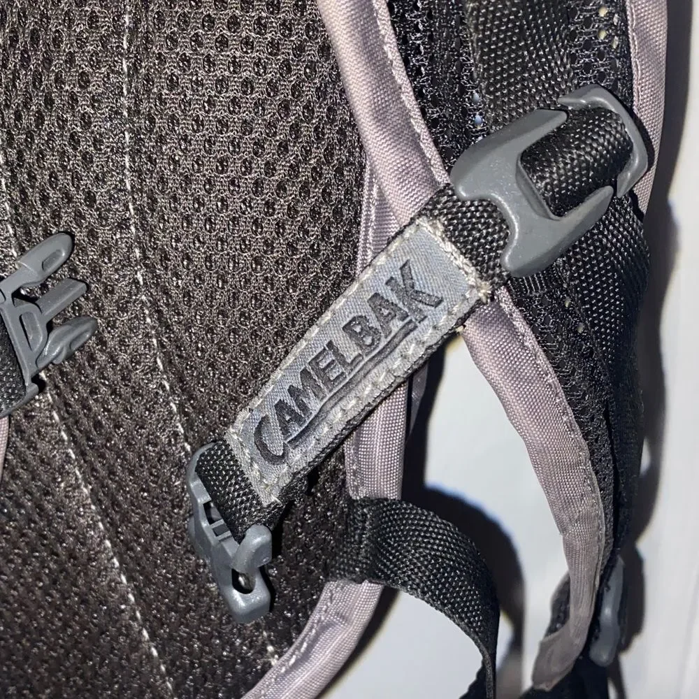 CamelBak Hydration Backpack 2.5 Liters Hiking Backpack - Picture 4 of 6